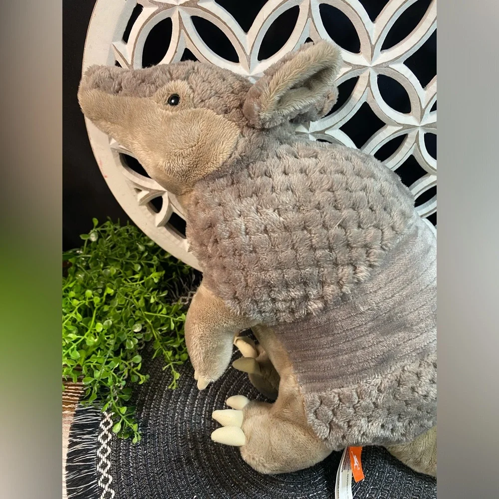 WILD‎ REPUBLIC ARMADILLO PLUSH STUFFED ANIMAL